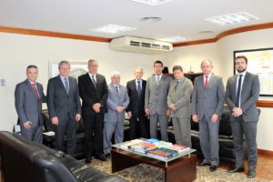 Read more about the article Fórum de Presidentes reúne-se com presidente do TJ/RS para deliberar sobre o PL 195